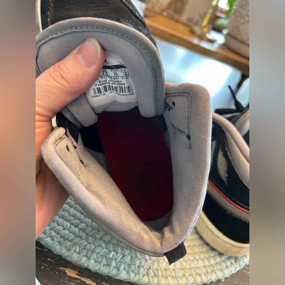 Big Kids size 3 Nike Air Jordan shoes. - Picture 9 of 9